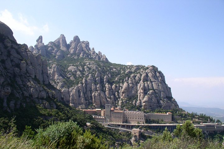Bodegas y Montserrat